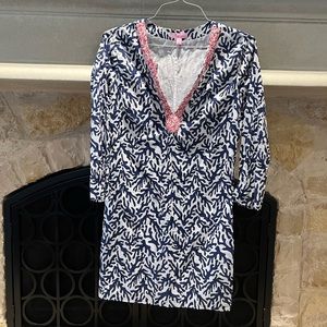 Blue and white Lily Pulitzer tunic. Size medium.